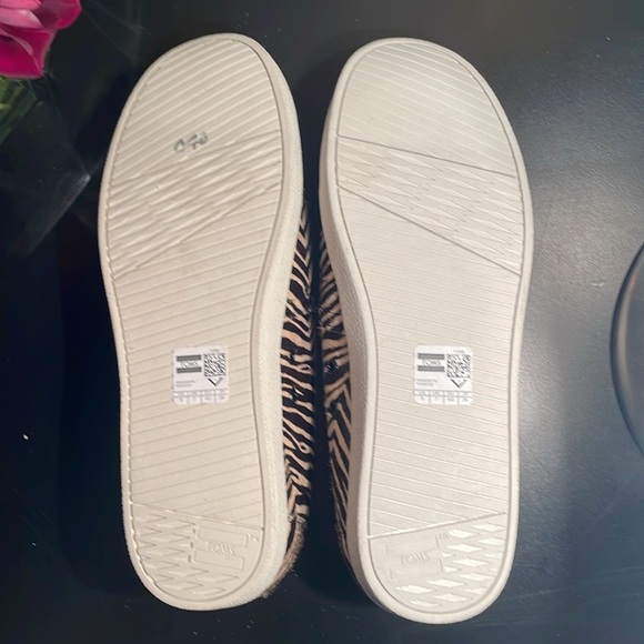 TOMS Women's Zebra Print Slip-On Shoes Size 9 W - Picture 6 of 6